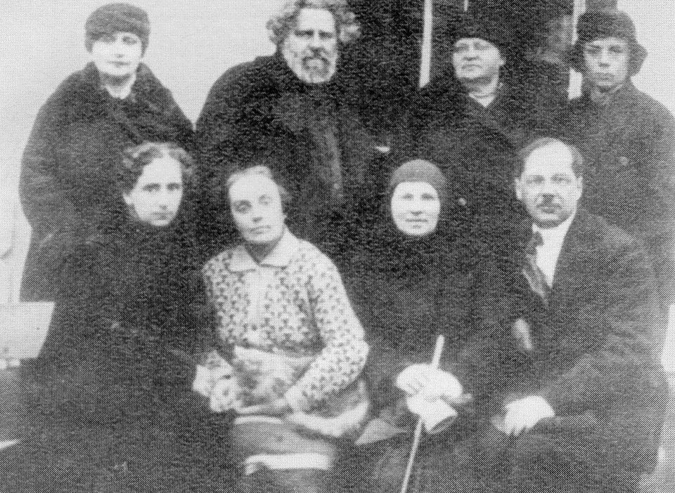 28) Волошины с друзьями в Кисловодске. 1928.jpg